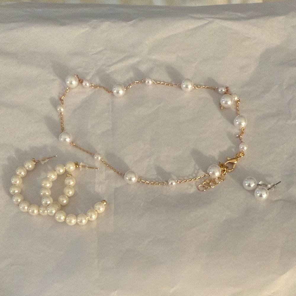 Elegant Costume Pearl Jewelry Set, Earrings and anklet NWOT